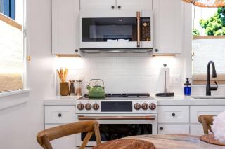 NEW Venice Rose Ave Retreat with Sunset Deck - 5