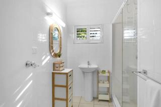 The Grand Canopy House Family Home with Pool - 5