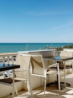 Seafront Apartment in Quarteira - 9