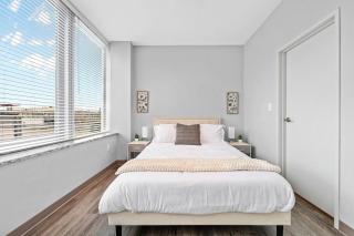 Bright Downtown 1BR l Free Parking l Fast Wi-Fi - 6