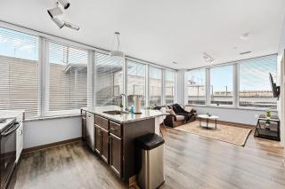 Bright Downtown 1BR l Free Parking l Fast Wi-Fi - 1