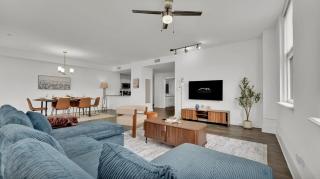 HEB703 Modern & Chic 2 Bedroom Condo Downtown Fort Worth, Free Parking, Walk to Convention Center - 0