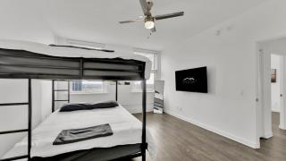 HEB703 Modern & Chic 2 Bedroom Condo Downtown Fort Worth, Free Parking, Walk to Convention Center - 8