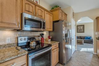 Juniper I Large Cozy Home, Jetted Tub, Covered Deck, Snuggle Couches Smart Tv - Fruita - 3