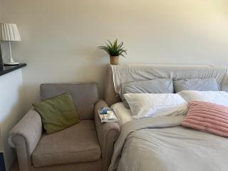 Sunlit Minimal Master Room With Bathroom Aircon Bayswater Central City & Airport - 8