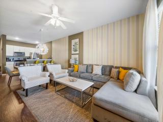 Elegant Townhome at West Lucaya - 0