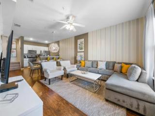 Elegant Townhome at West Lucaya - 3