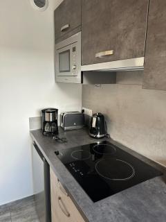 BOUTON D'OR Studio Terrasse Grand Lit Coin Repas - 3