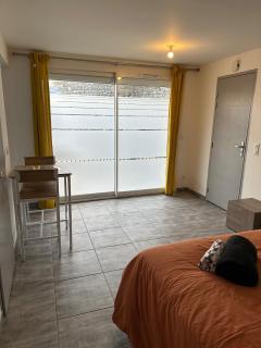 BOUTON D'OR Studio Terrasse Grand Lit Coin Repas - 0