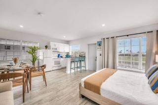Hawksbill 201, Beach Studio, Heated Pool - 4