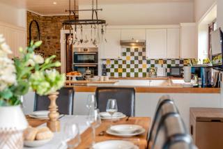 6 Bed in Hersham oc-t29211 - 3