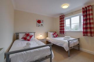 4 Bed in Bacton oc-1990 - 1