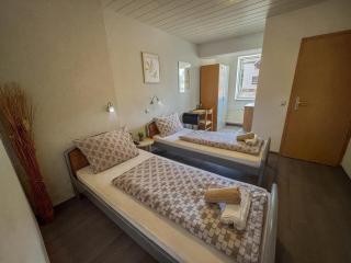 Family and Friends Worms - 7