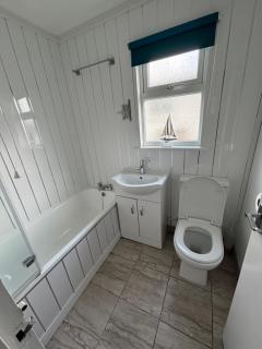 319, Two bed newly refurbished chalet on Sund0wner Holiday Park - Sleeps 5, pet friendly - Includes electricity, bed linen and towels - Entertainment options close by - 7