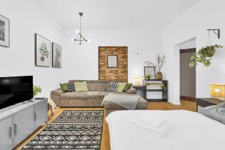 Central Comfort Studio - 5 min Walk to Nivy Bus Station and Twin City - 3