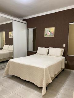 Casa espaçosa com área gourmet e churrasqueira - 1