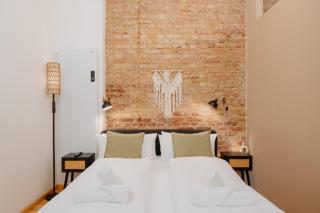 Homely Berlin - Zentral, Ruhige Terrasse, Altbau mit Charme - 4