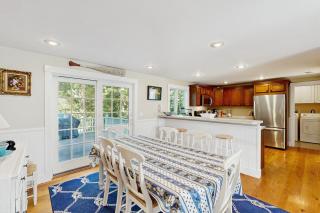2 Mi to Beach and Dtwn Vineyard Haven! Home with Deck - 5