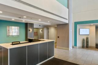Prime location Apt W Gym & Indoor Pool - 1