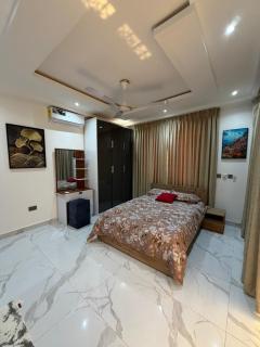 The Ritz Apartments - 8