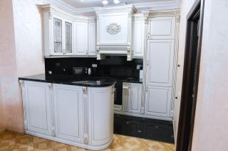 Stylish 2-Bedroom Apartment with Panoramic Views , High Floor - 7