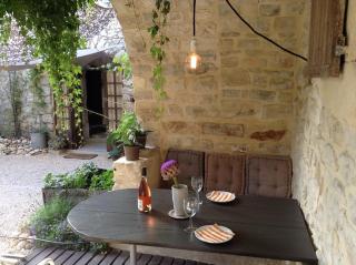 Charming Apartment In The Heart Of Fons-Sur-Lussan - 2