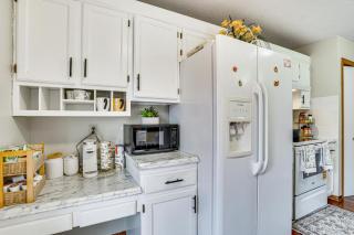 Deck and Outdoor Dining! Spacious St Paul Getaway - 3