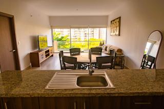 Spacious 3 BR Condo, by the US Consulate - 9