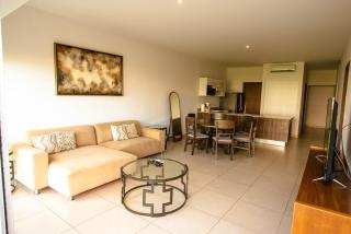 Spacious 3 BR Condo, by the US Consulate - 5