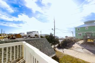 Bullard Cottage: In the heart of Atlantic Beach w/ocean views - 8