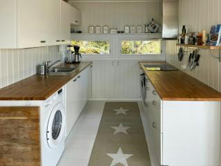 Cottage Between Svenner And Tvistein Lighthouses - 5