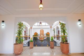Riad Dar Mima Hnina - Your Traditional and Private haven of peace, 2 pools, 10' from airport - 3