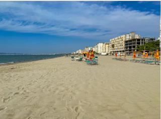 Sea View Apartment Durres & Free Parking - 1