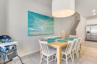 4 Mi to WDW: Sleek Townhome w/ Community Pool! - 4