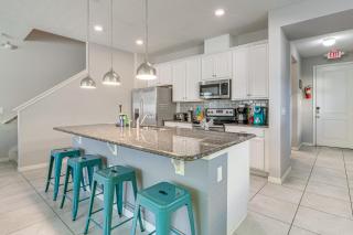 4 Mi to WDW: Sleek Townhome w/ Community Pool! - 1