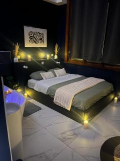Blue love Room lit King & Baignoire - 0