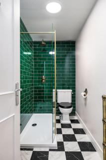 Elegant 3 Bed Apartment in Stirling Near Free Parking and Hill Views - 3