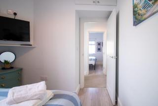 The Little Blue House by Sheppey Stays -Cosy 2BR Blue House - Near Docks with Parking & Garden - Ideal for Contractors & Families - 3