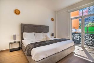 Spacious Home Ideal for Groups with Patio & Arcade - 9