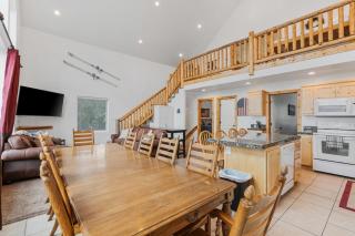 Blackberry Manor - Sleeps 26, Hot Tub, Volleyball, Arcades, Pet Friendly - 1