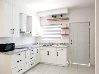 Condominio 49o 2 recamaras a 5 min del aeropuerto y del consulado - 0