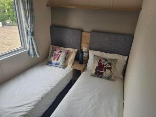 3 Bedroom Family friendly - Seaview Holiday Park - 2