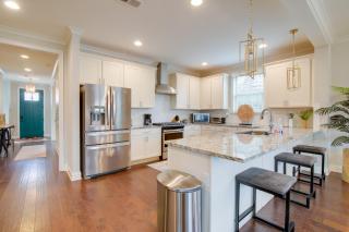 Hot Tub and Pool Table! Walkable Stay in Midtown MEM - 9