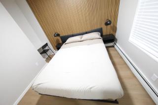 NomadiQ - Walk to Airport, 5 min to Downtown 01 - 8