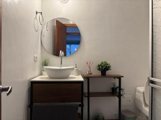 comfortable, spacious and bright 4th floor - 9