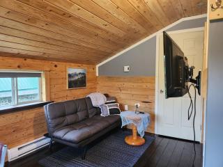 Comfortable,Cozy Loft Retreat- Private Stay in Central Port Clements,Haida Gwaii - 1