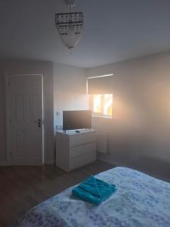 Sea Escape The Tardiis Beachfront location Aberavon beach Exclusive contractor booking 4 bed Driveway parking - 2