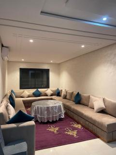 Comfortable & Quiet Home in the Heart of the City - 0