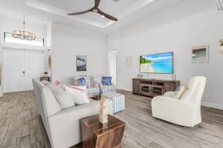 Waterfront Dream! Saltwater Pool & Boat dock - 9