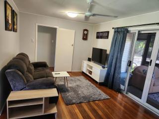 Bongaree Beach Shack - close to the bridge! - 4